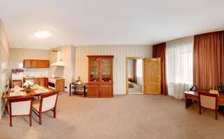 Отель Kremin Hotel Кременчуг Люкс с 1 спальней-1